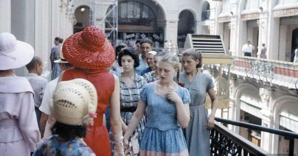 Мода 50-е года XX столетия на улицах Москвы