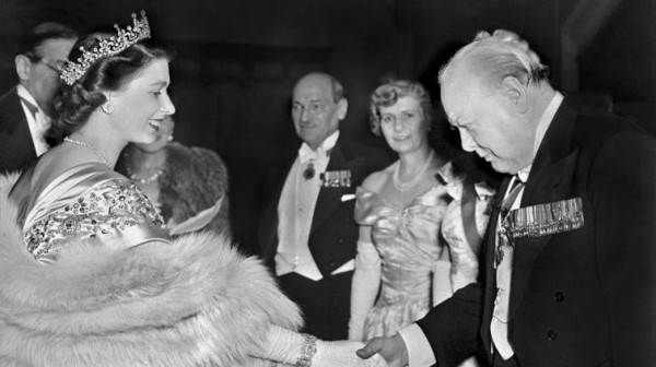Елизавета II и Уинстон Черчилль