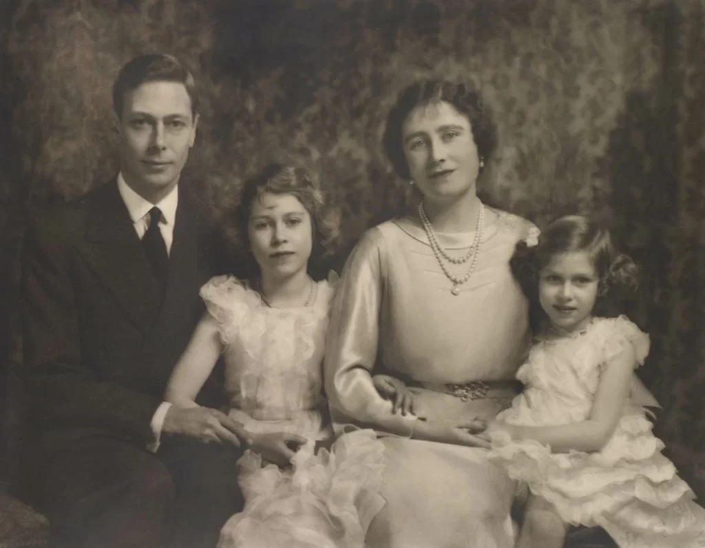 Отец Георг VI, Лилибет, мать Елизавета и младшая сестра Маргарет