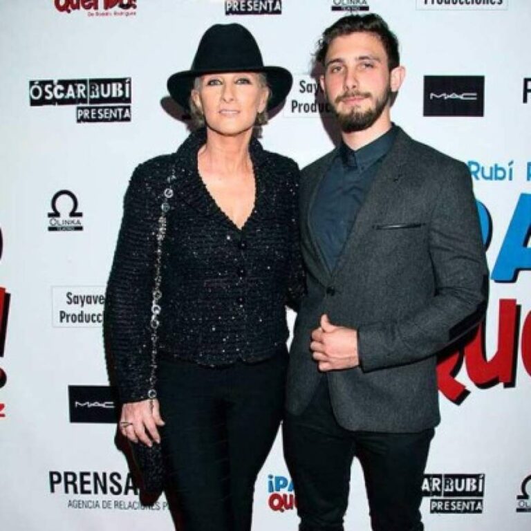 ЭМИЛЬЯНО ЗУРИТА С МАМОЙ